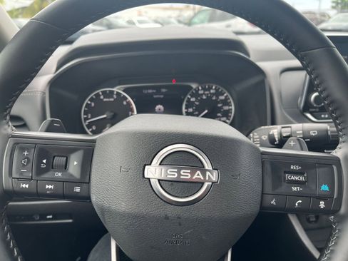 Used 2025 Nissan Rogue SV image 30