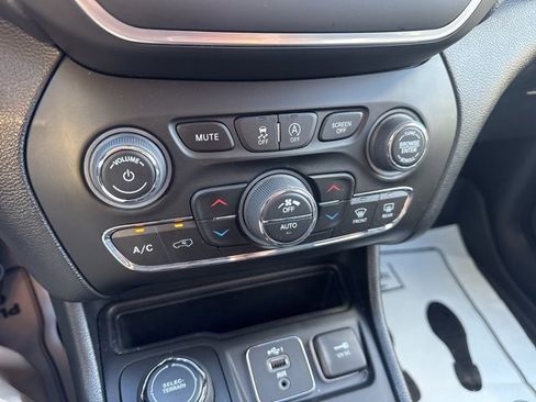 Used 2022 Jeep Cherokee Latitude Lux image 21