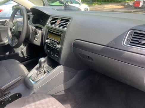 Used 2011 Volkswagen Jetta Sedan FWD image 31