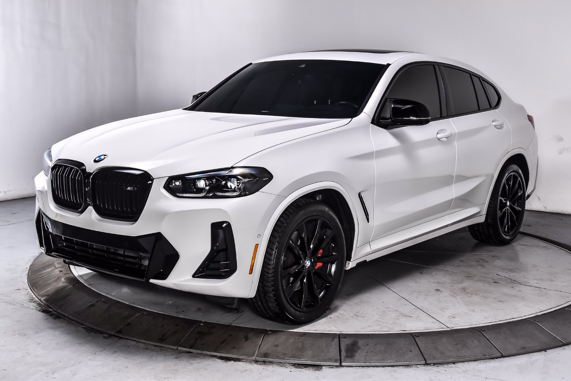 Used 2024 BMW X4 M40i w/ Premium Package AWD/4WD image 3