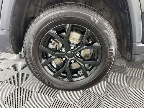 Used 2024 Jeep Grand Cherokee L Laredo AWD/4WD image 30