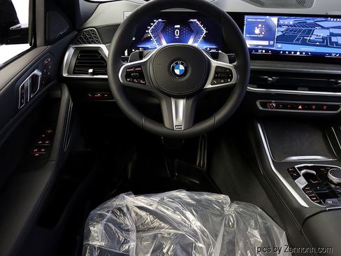 Used 2026 BMW X6 xDrive40i w/ Climate Comfort Package image 13