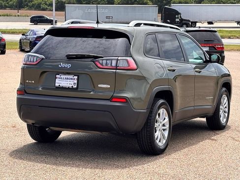 Used 2021 Jeep Cherokee Latitude w/ Mopar Interior Package AWD/4WD image 5