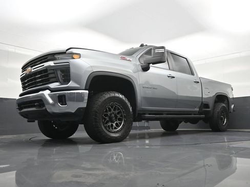 Used 2025 Chevrolet Silverado 2500 LT AWD/4WD image 28