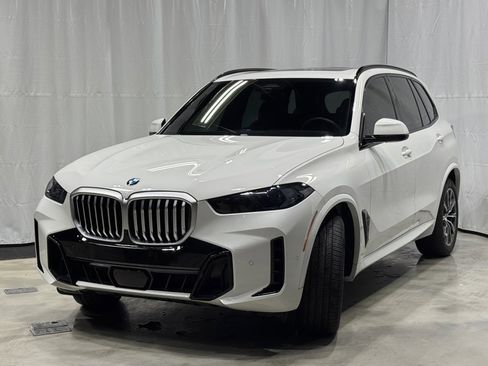 Certified 2024 BMW X5 xDrive40i w/ M Sport Package image 3