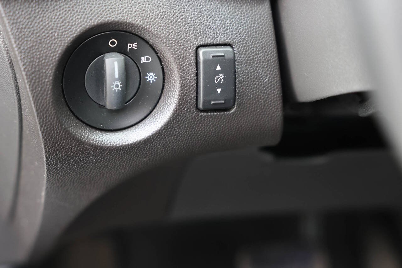 Used 2015 Ford Fiesta SE FWD image 18