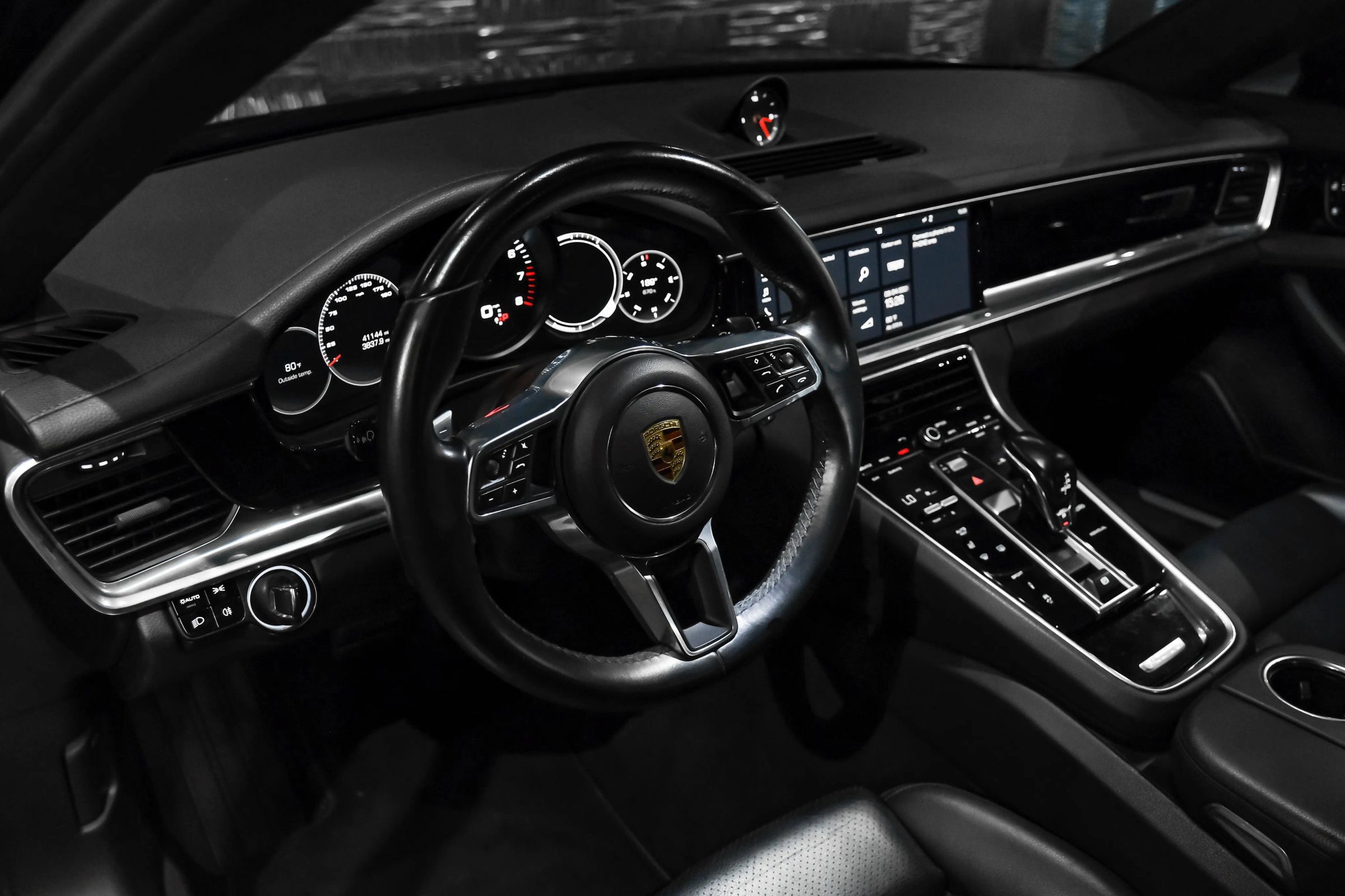 Used 2019 Porsche Panamera 4 AWD/4WD image 2
