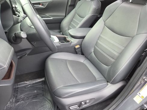 Certified 2025 Toyota RAV4 Limited w/ Advanced Technology Package AWD/4WD image 8
