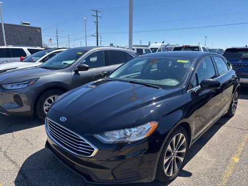 Used 2020 Ford Fusion SE image 2