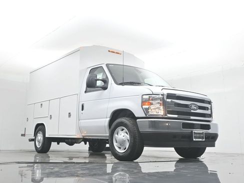 New 2026 Ford E-350 and Econoline 350 Super Duty w/ Power Equipment Group image 49
