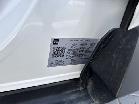 Used 2025 Chevrolet Trax LT FWD image 32