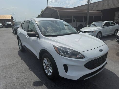 Used 2022 Ford Escape SE FWD image 2
