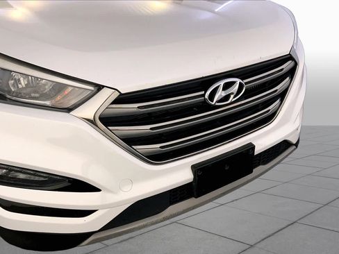 Used 2018 Hyundai Tucson Limited w/ Ultimate Package 02 FWD image 32