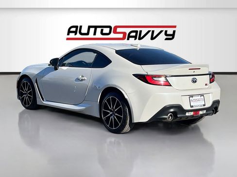 Used 2022 Toyota GR86 w/ ALL Weather Mat Package (TMS) RWD image 5