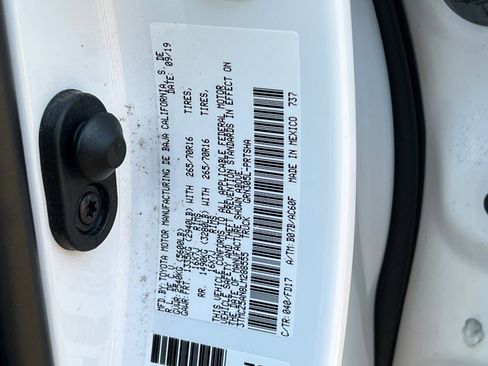 Used 2020 Toyota Tacoma image 25