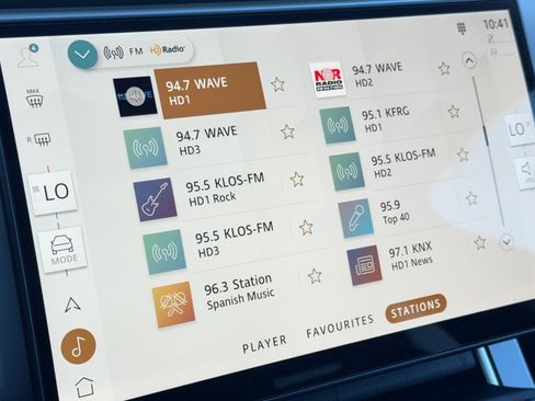 Certified 2025 Land Rover Range Rover Velar Dynamic SE image 21