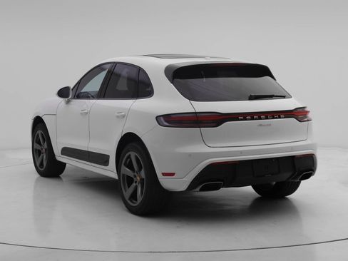 Used 2025 Porsche Macan image 3