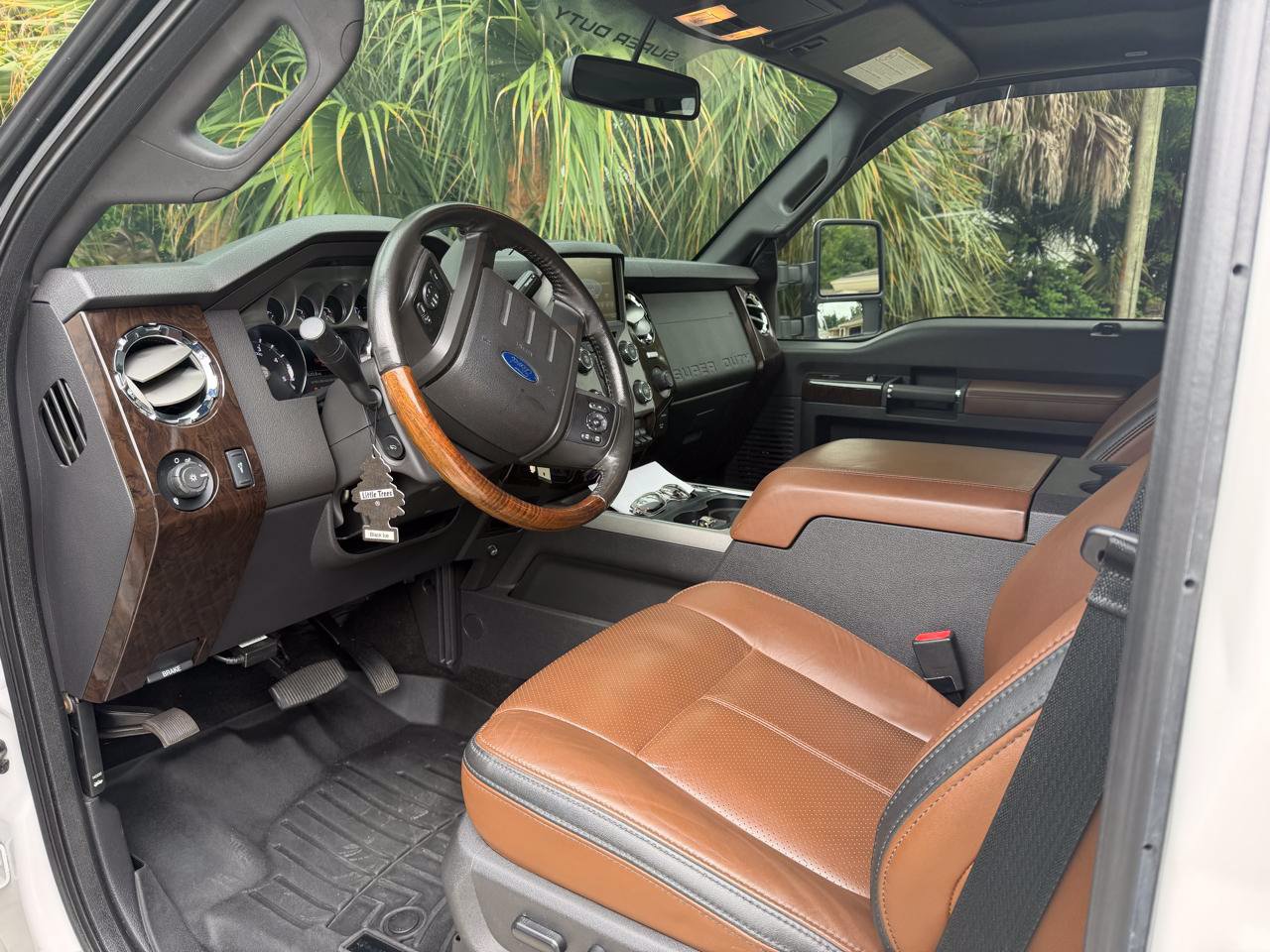 Used 2016 Ford F250 Platinum w/ FX4 Off-Road Package AWD/4WD image 3