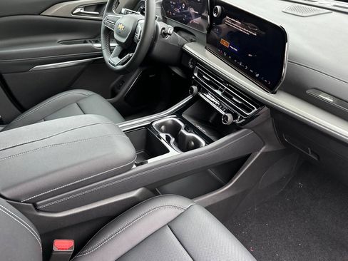 New 2025 Chevrolet Traverse LT w/ Enhanced Driving Package image 17