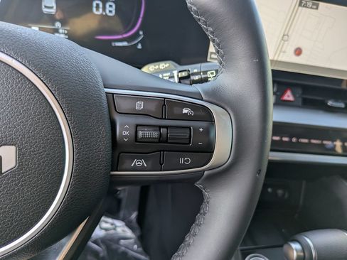 Used 2025 Kia Sportage EX FWD image 29