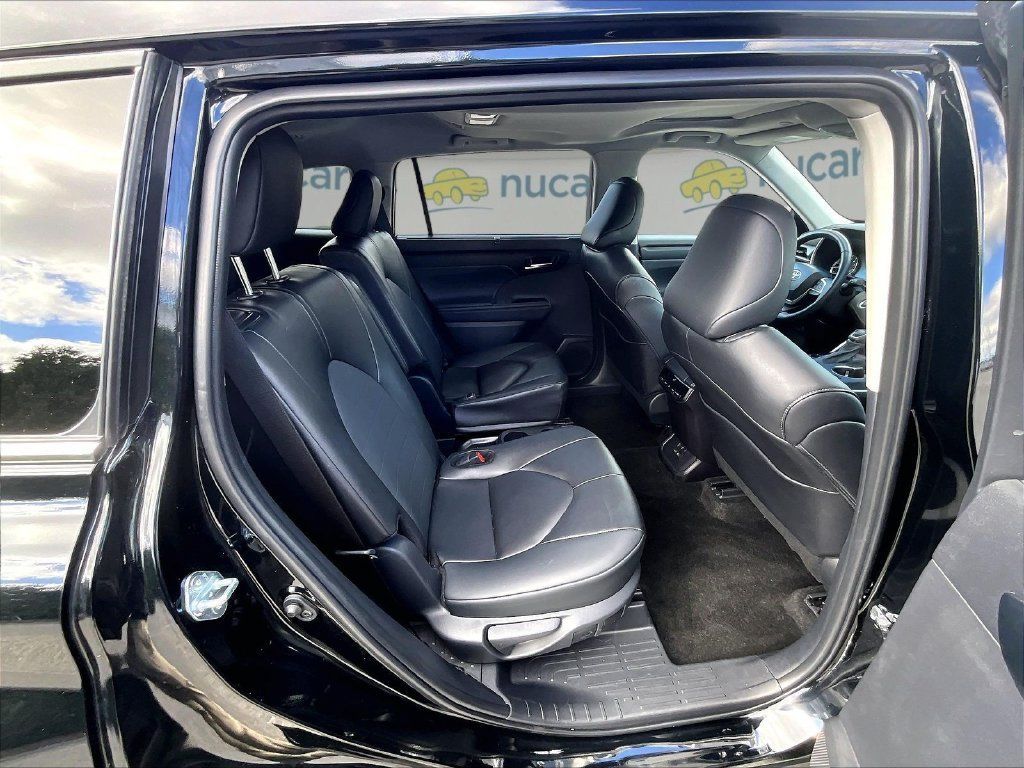Used 2026 Toyota Highlander XLE AWD/4WD image 16