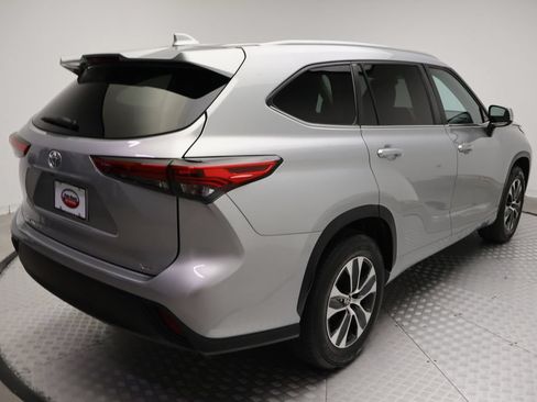 Used 2023 Toyota Highlander XLE FWD image 8