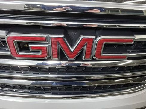 Used 2017 GMC Acadia SLE FWD image 9