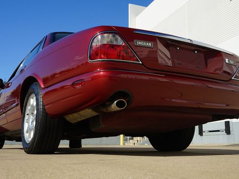 Used 1999 Jaguar XJ8 image 10