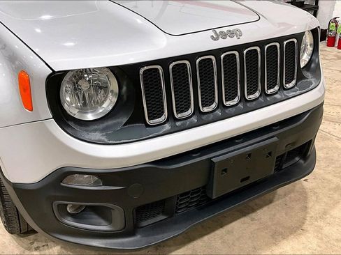 Used 2016 Jeep Renegade Latitude AWD/4WD image 26