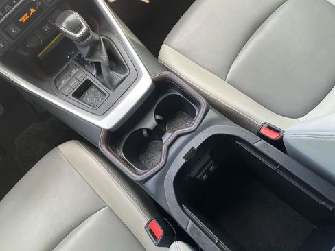 Used 2019 Toyota RAV4 Limited image 25