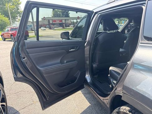 Used 2022 Toyota Highlander XSE AWD/4WD image 12