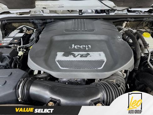 Used 2015 Jeep Wrangler Unlimited Sahara AWD/4WD image 29