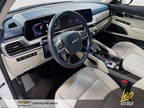 Used 2024 Kia Telluride EX w/ EX Captain's Chair Package AWD/4WD image 11