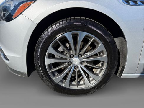 Used 2018 Buick LaCrosse Premium image 9