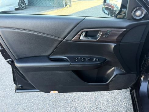 Used 2017 Honda Accord EX-L image 6