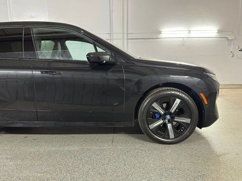 Used 2023 BMW iX xDrive50 w/ Sport Package AWD/4WD image 4