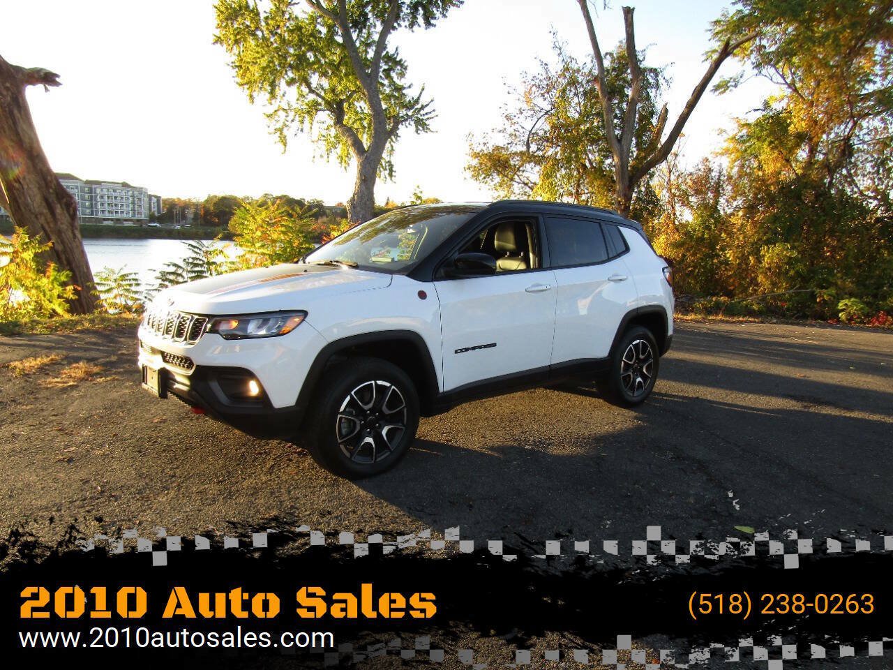 Used 2025 Jeep Compass Trailhawk AWD/4WD image 1