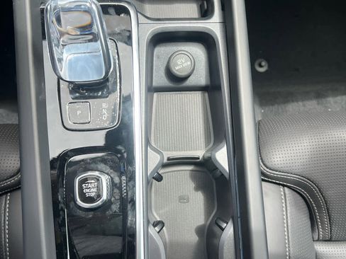 New 2025 Volvo XC60 B5 Ultra w/ Climate Package image 16