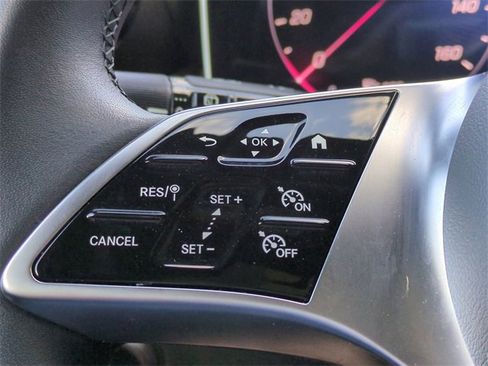 Used 2025 Mercedes-Benz GLC 300 image 24