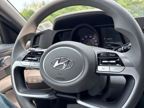 Used 2021 Hyundai Elantra SEL image 14