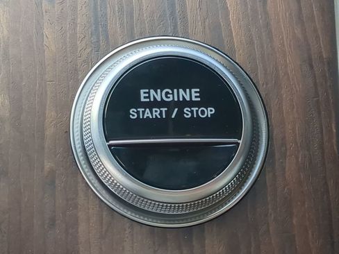 New 2025 Mercedes-Benz GLC 350e 4MATIC image 16