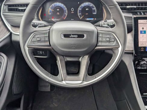 New 2025 Jeep Grand Cherokee L Limited w/ Black Appearance Package AWD/4WD image 14
