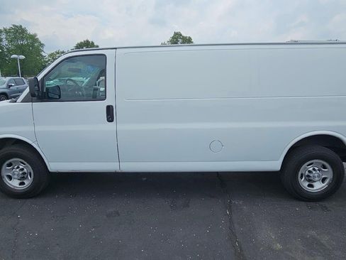Used 2018 Chevrolet Express 2500 Extended RWD image 5