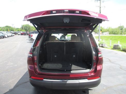 Used 2023 Jeep Grand Cherokee L Limited w/ Luxury Tech Group II AWD/4WD image 8