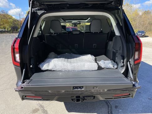 New 2025 Ford Expedition Max Active image 18