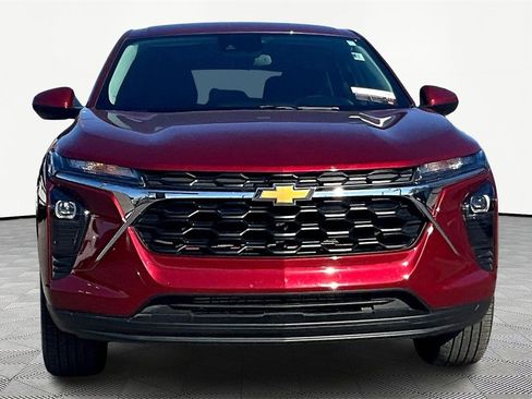 Used 2025 Chevrolet Trax LS w/ LS Convenience Package image 3