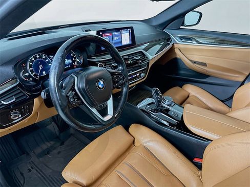 Used 2019 BMW 530i xDrive image 10