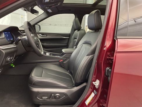 New 2025 Jeep Grand Cherokee Limited image 16