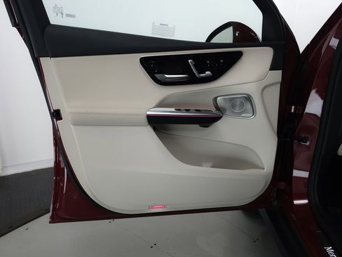 Certified 2026 Mercedes-Benz GLC 300 4MATIC image 5