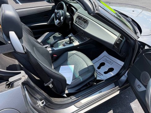 Used 2004 BMW Z4 2.5i RWD image 7